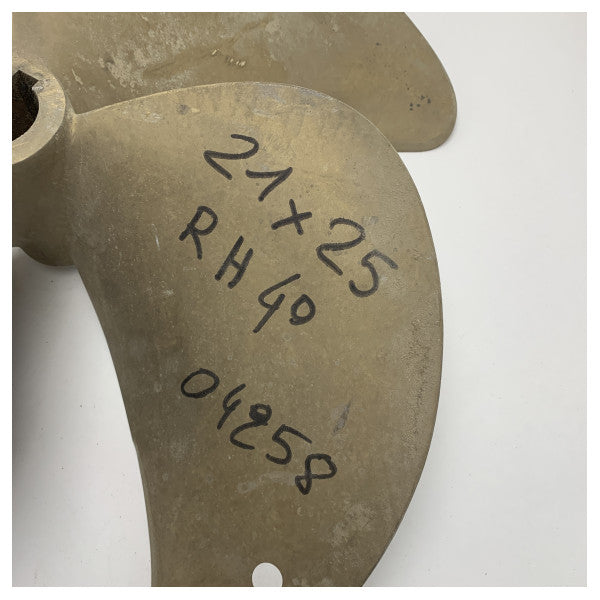 Eliche Radice 4-lapainen 21 x 25 RH potkuri halkaisija 40 mm.