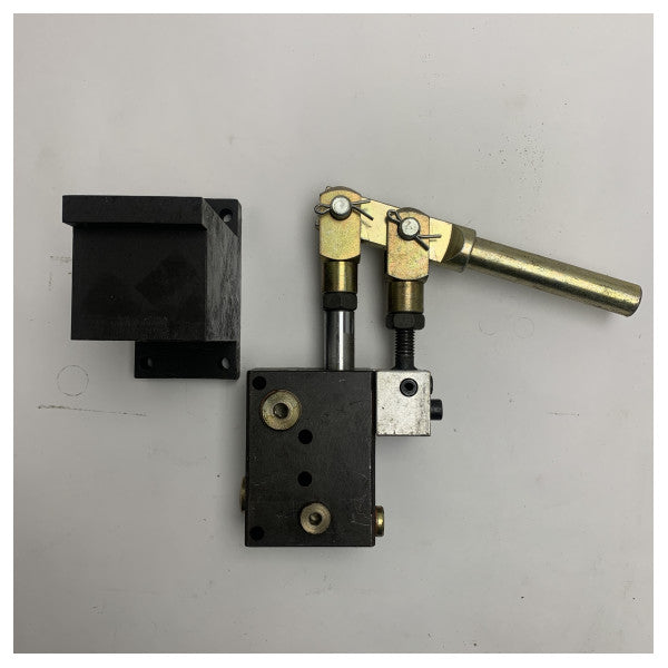 Besenzoni 3D45310 hätä-hydraulipumppusarja, jossa on kaksoisohjauskahva