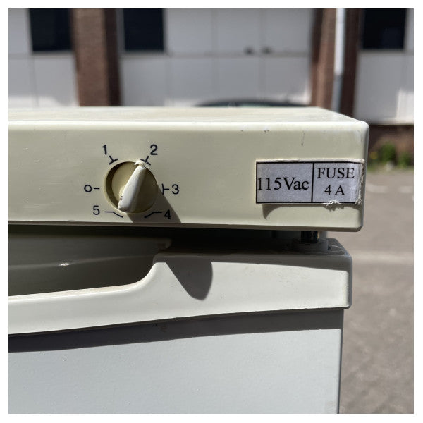 Indesit RG1191W Frigorifero Compatto da Libera Installazione 115V