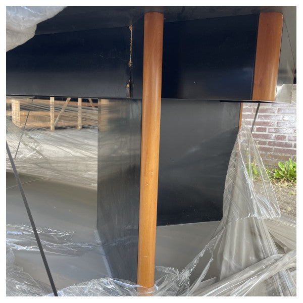 Великий морський червоний стіл 325 см з міцною чорною рамою та дерев'яними ніжками для кораблів