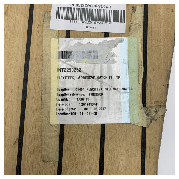 Cubierta de teca para el hatch de la escalera de baño abierta y el Sundeck Quicksilver 675 de Flexiteak