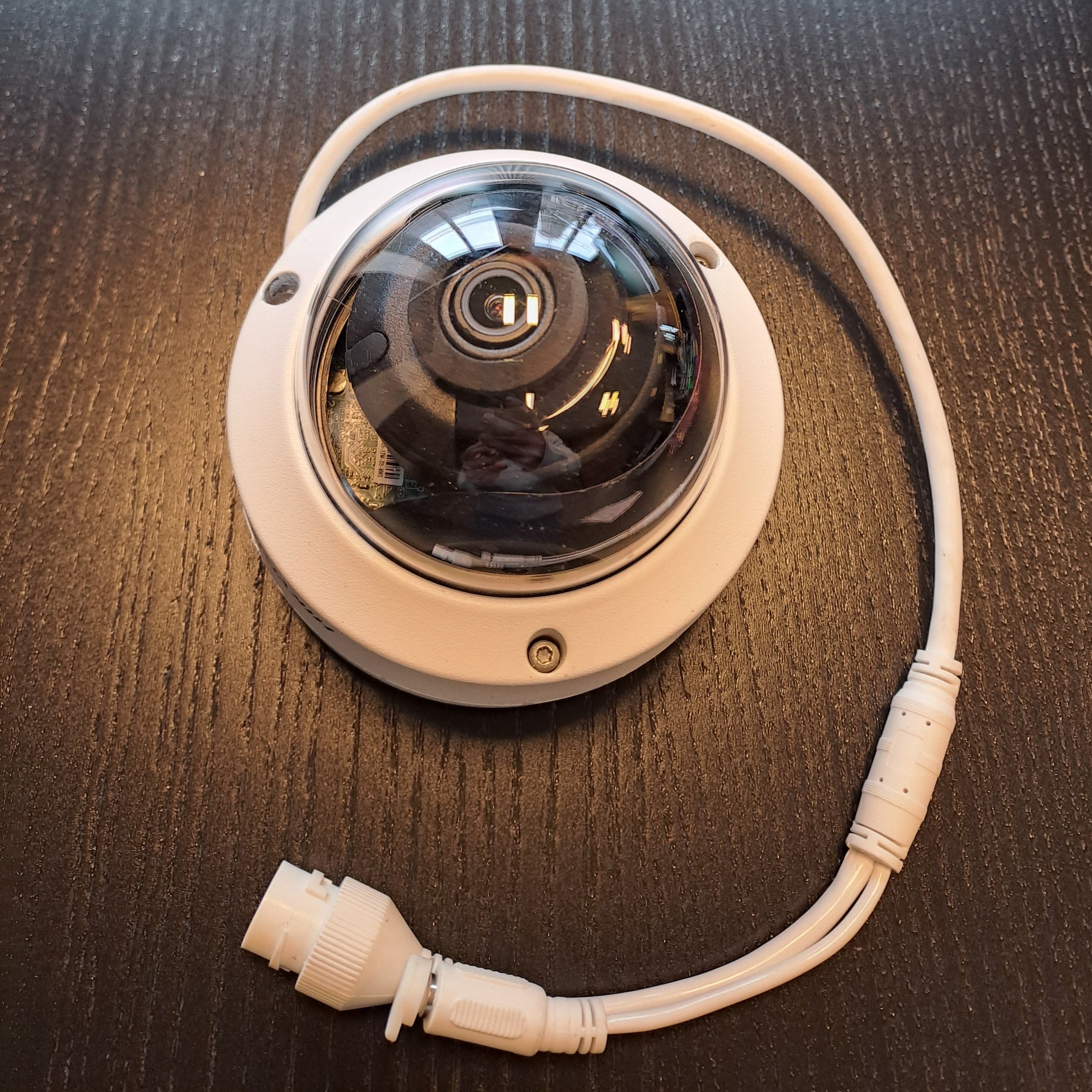 Câmara IP branca Hikvision DS-2CD2145FWD-1, 4MP,30m, IR,WDR