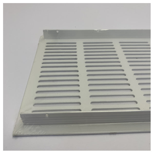 Marin ventilationsgaller med förborrade monteringshål - 642.029.00