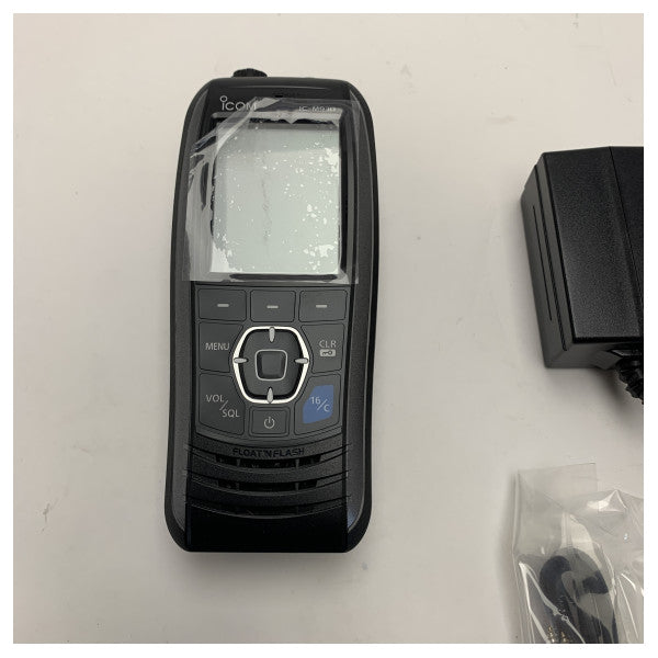 Icom IC-M93D Waterproof VHF Handheld Marine Radio with DSC for Reliable Communication (Radio marine VHF étanche avec DSC pour une communication fiable)