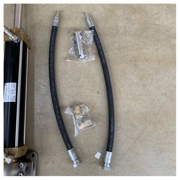 Cylindre de direction hydraulique marin Vetus S 300 mm - 750 cc - 3335 nm - MT0345B