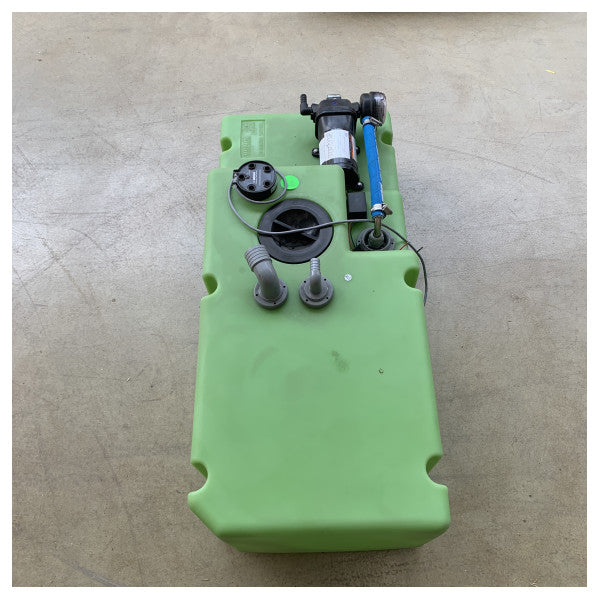 Vetus DWSC08824 88L 24V drinking water system with tank and pump