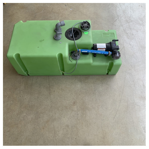 Vetus DWSC08824 88L 24V drinking water system with tank and pump