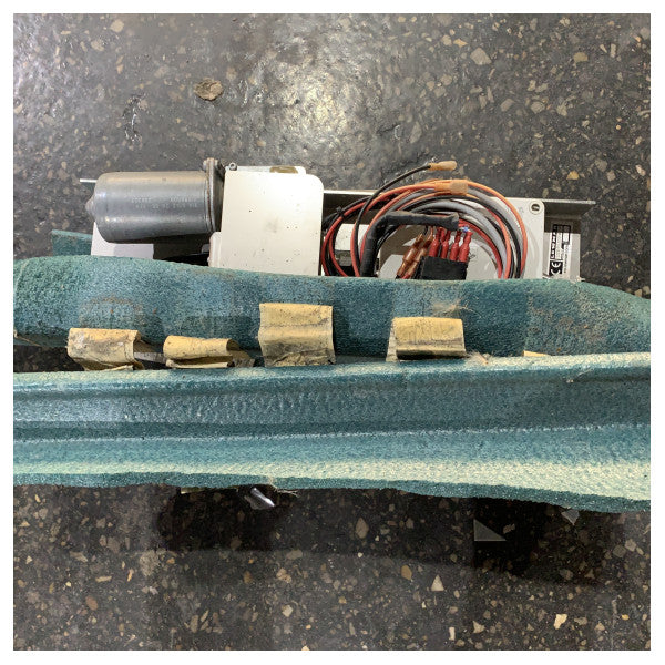 Lewmar ES800電動スライディングオープニングサンルーフシステム - 72003385