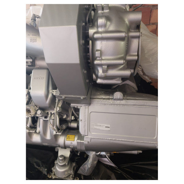 新しい2022年MTUシリーズ4000 16V4000M90デュアルエンジンキットとカメワJET推進