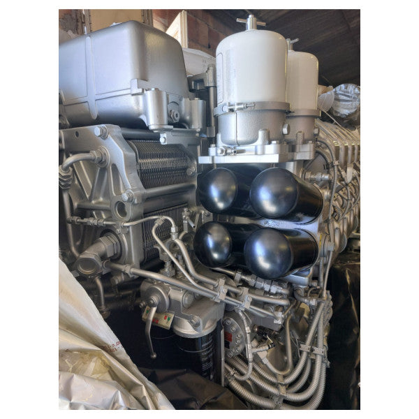 新しい2022年MTUシリーズ4000 16V4000M90デュアルエンジンキットとカメワJET推進