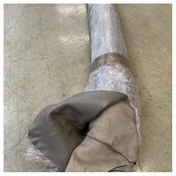 Kestävä merinahkatuote kestää suolavettä ja sääolosuhteita Hopea