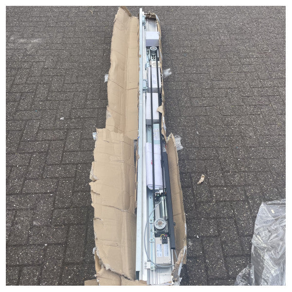 Плъзгаща се врата от неръждаема стомана с електрическа щора 24V H2150 x W1270 mm