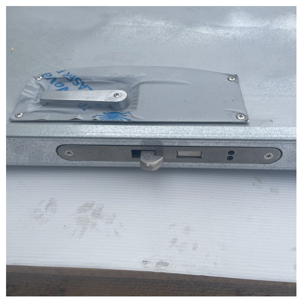 Плъзгаща се врата от неръждаема стомана с електрическа щора 24V H2150 x W1270 mm