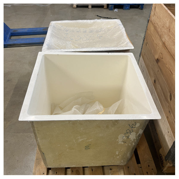 خزانة مقصورة Ferretti Yachts F850 - صندوق تخزين بحري متين للمياه المالحة والحماية من الأشعة فوق البنفسجية