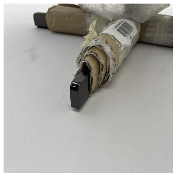 Poltrona Frau Bob Marine Style Compact Leather Top Side Table � Издръжливи, устойчиви на атмосферни влияния мебели за лодки и яхти