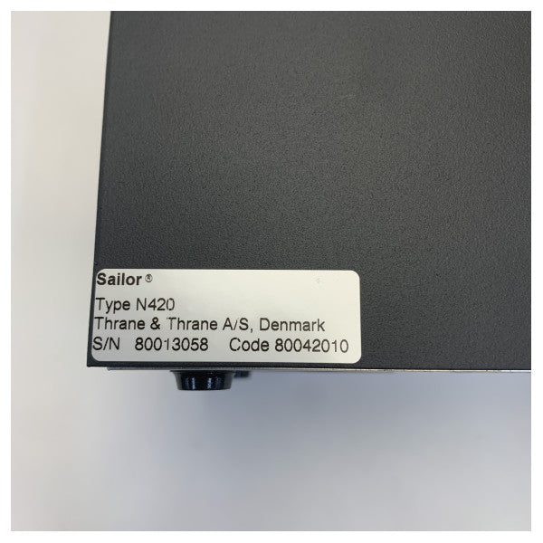 セーラー S-80042010 12および24V電源レギュレーター