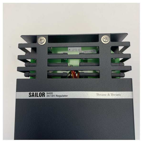 セーラー S-80042010 12および24V電源レギュレーター