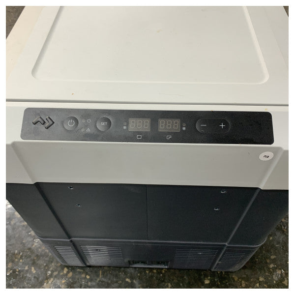Dometic CFF-70 Двоен компресор с охлаждане, кутия 70L 12/24/230V сива - 9600028329