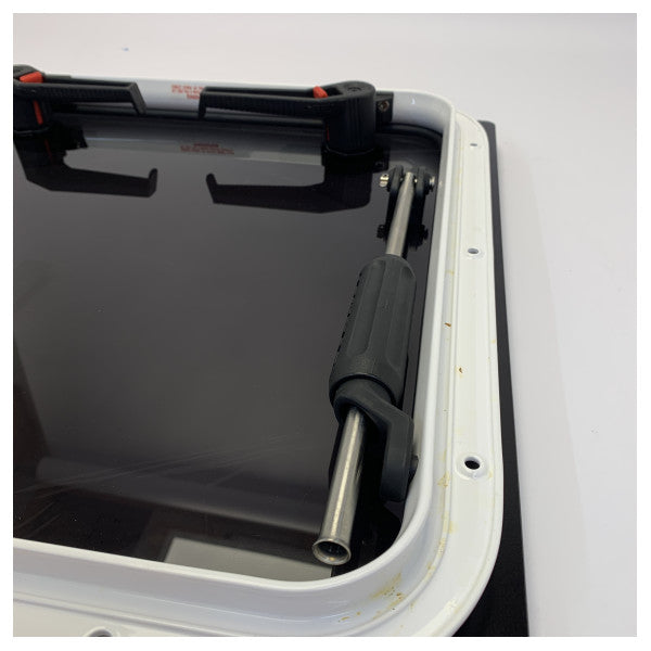 Hublot d'accès et d'évasion Lewmar Flush 2G Taille 44 442 x 442 - 399441976