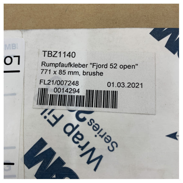 Fjord 52 Open Børstet Antrasitt Skrog Klistremerke med Logo 771 x 85 mm - TBZ1140