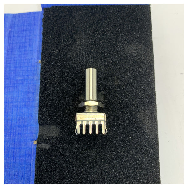 Радио Зеланд Сипилот 76 Ротари енкодер - Елма Е33 VT312-M13T