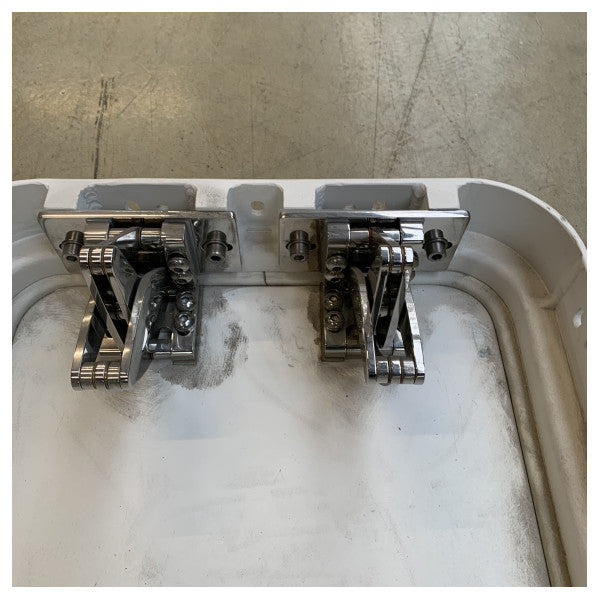 Niestandardowy pionowy wałek boczny z płaskim włazem do otwierania dla jednostek morskich - 425451