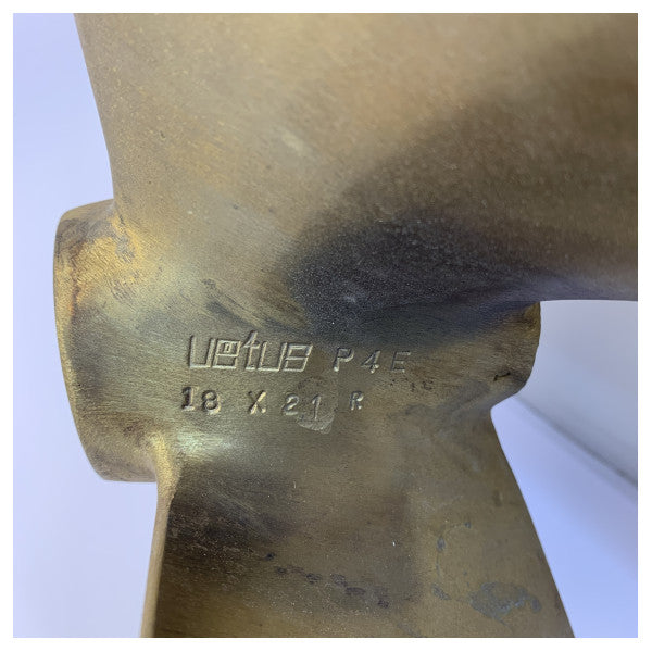 Ветус P4E-18 X 21 R Пропелер 4-лъча от месинг с десен завой 35 мм