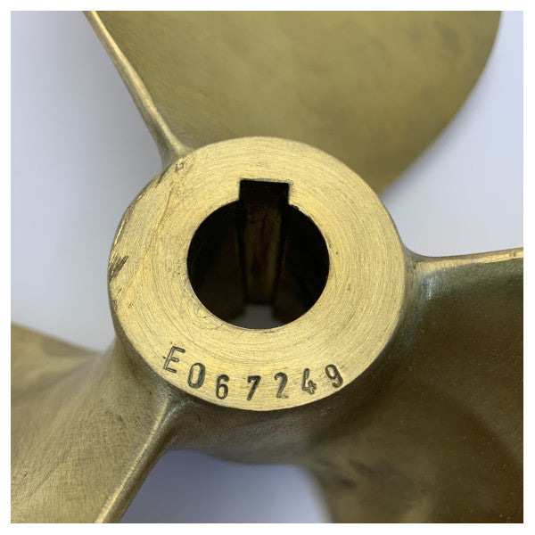 Śruba napędowa Vetus P3B 17 x 16 R 3-łopatkowa mosiężna prawoskrętna 30 mm