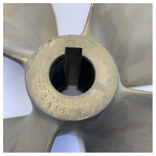 UŻYWANA śruba Vetus P4E-18X22R 4-łopatkowa mosiężna prawoskrętna 35 mm