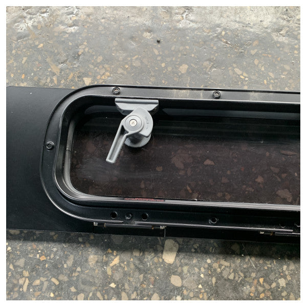 Lewmar Hanse 385 tylne okno nadbudówki - czarne - okno łodzi - 30234500