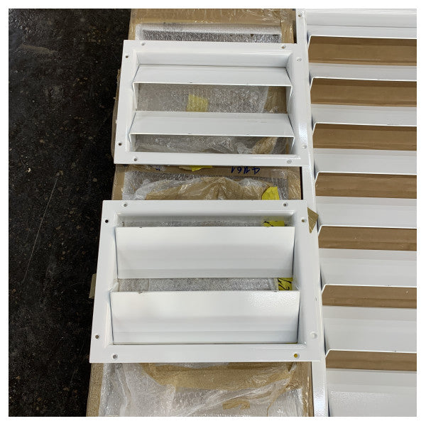 Ferretti Groupin moottoritilan ilmanvaihtohäkit Navetta 42:lle - 411161