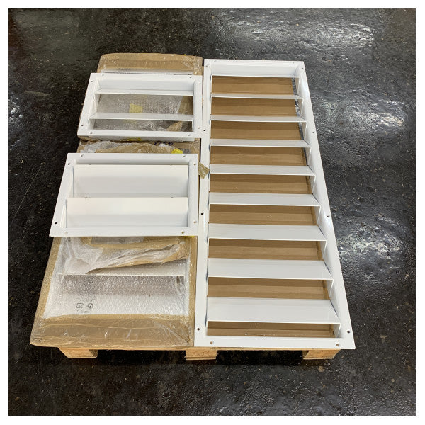 ナヴェッタ42用フェレッティグループエンジンルーム換気グリッドキット - 411161