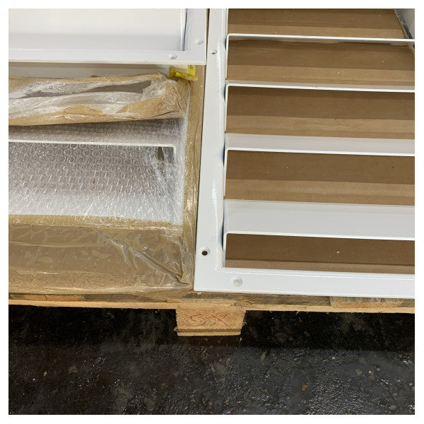 ナヴェッタ42用フェレッティグループエンジンルーム換気グリッドキット - 411161