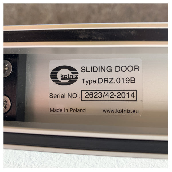 Система алюмінієвих одинарних розсувних дверей Kotniz DRZ.019B 1485 x 1700 мм