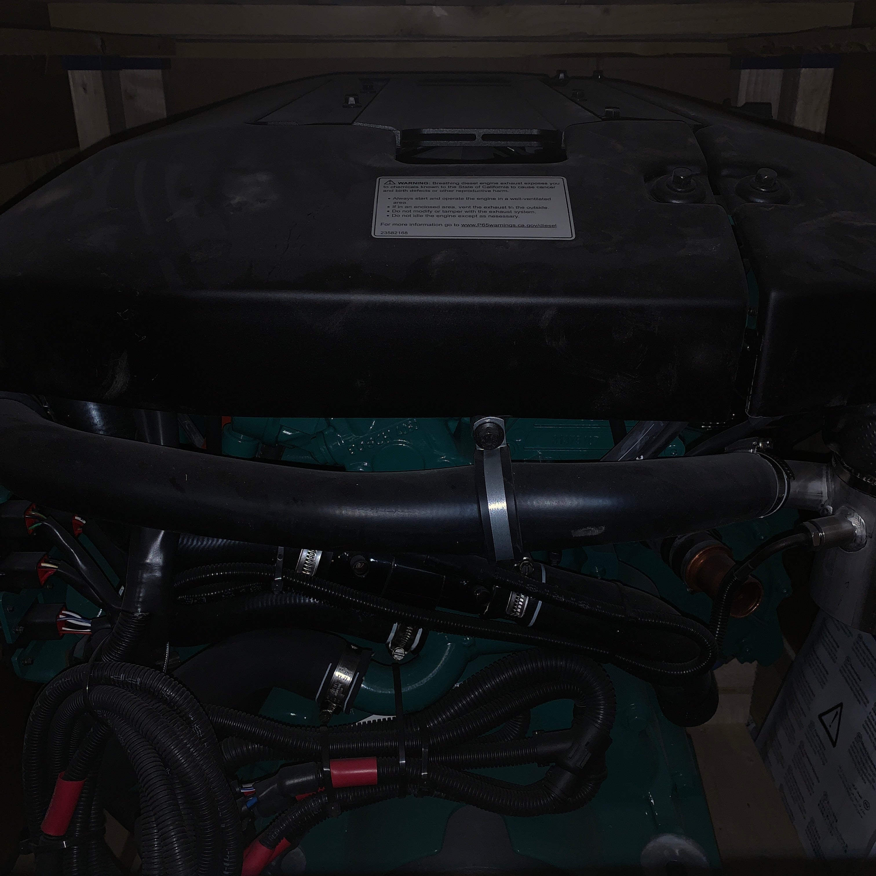 5-цилиндров морски дизелов двигател Volvo Penta D3-220 с мощност 220 к.с.