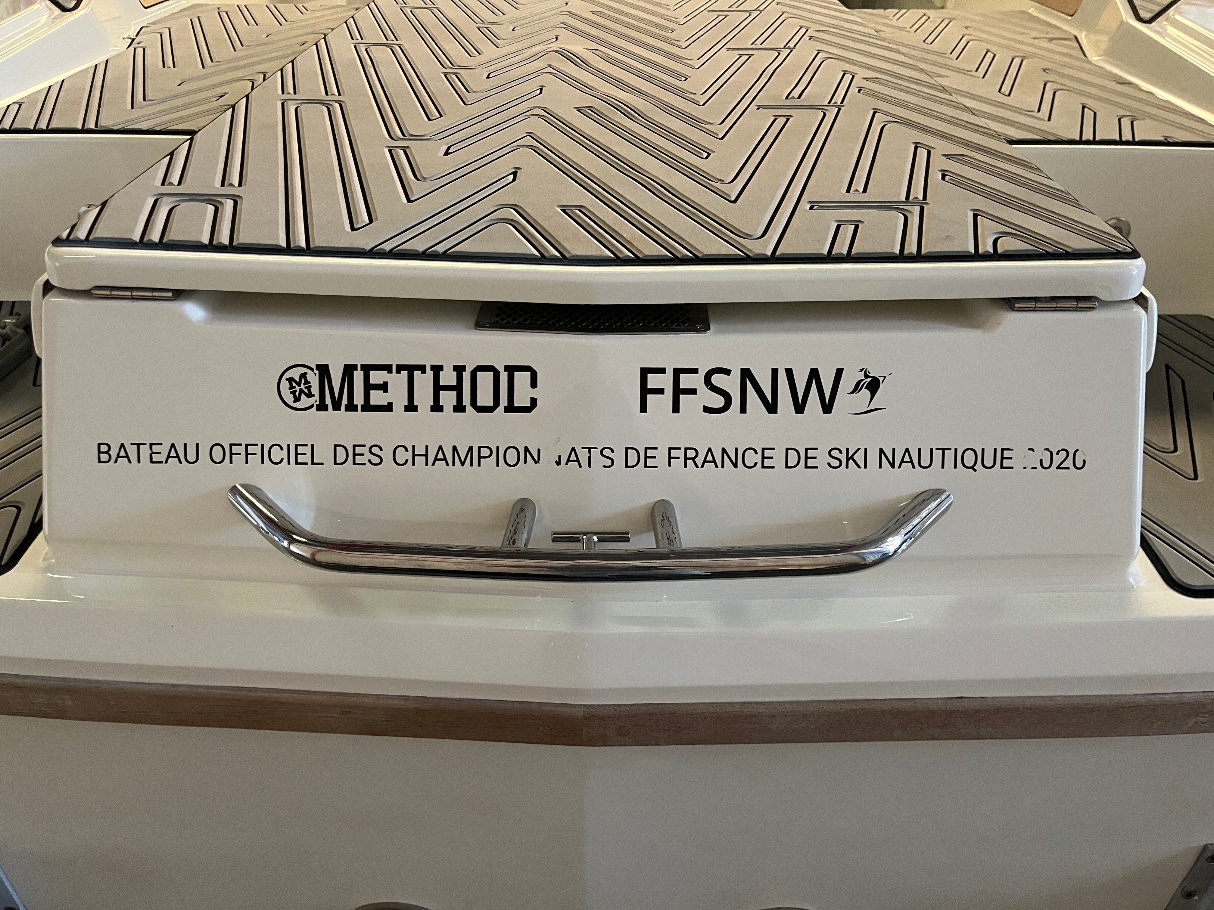 Човен для вейкбордингу та водних лиж Method Wake Ski 6.2 з 440 к.с. RED