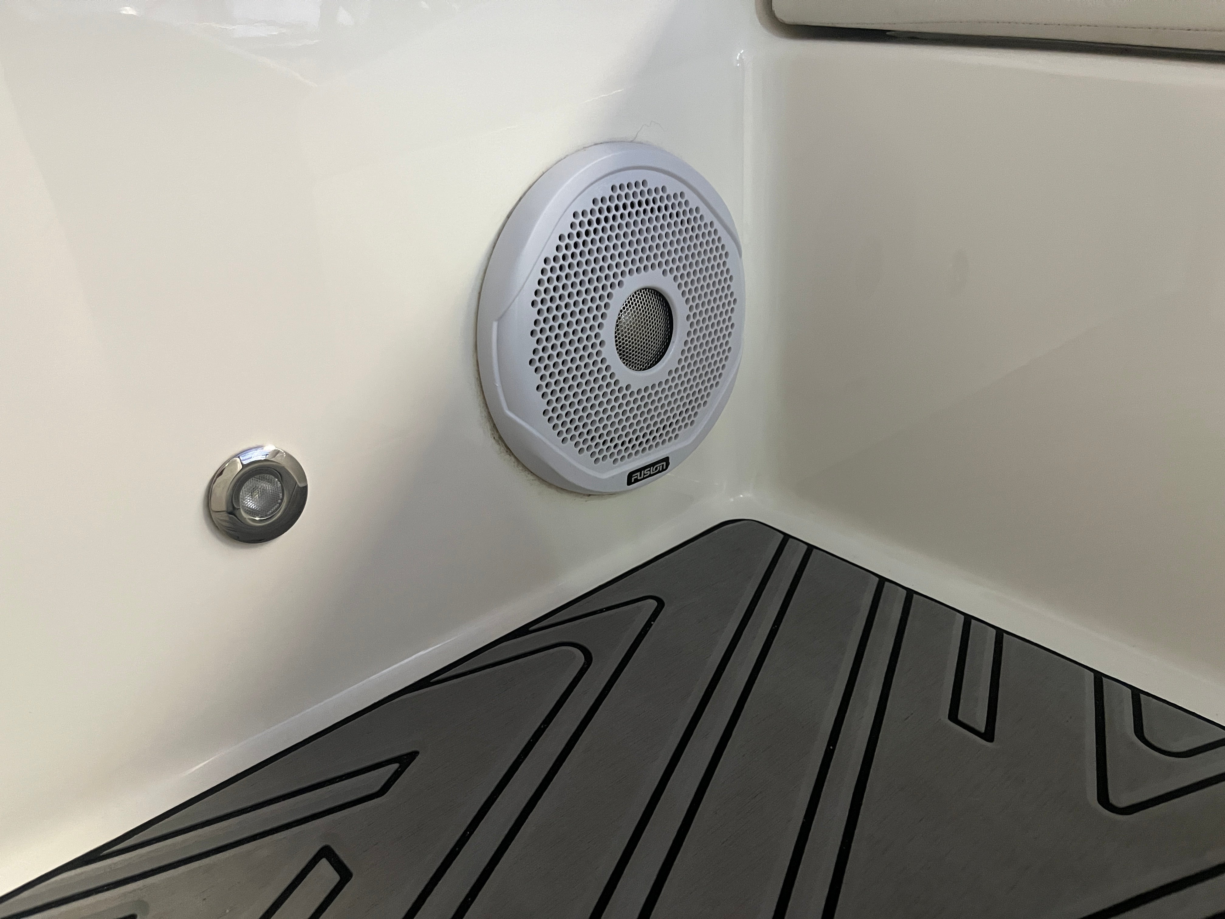 Човен для вейкбордингу та водних лиж Method Wake Ski 6.2 з 440 к.с. RED