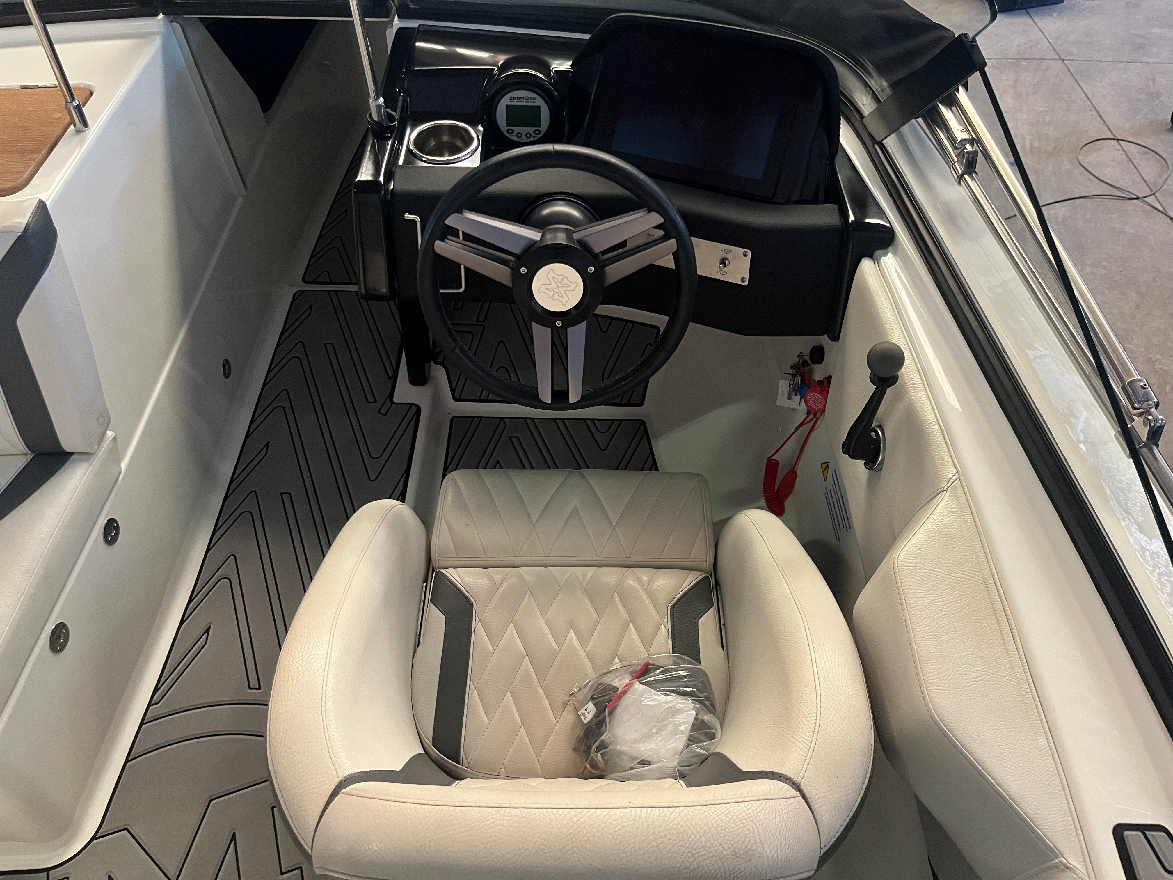 Човен для вейкбордингу та водних лиж Method Wake Ski 6.2 з 440 к.с. RED