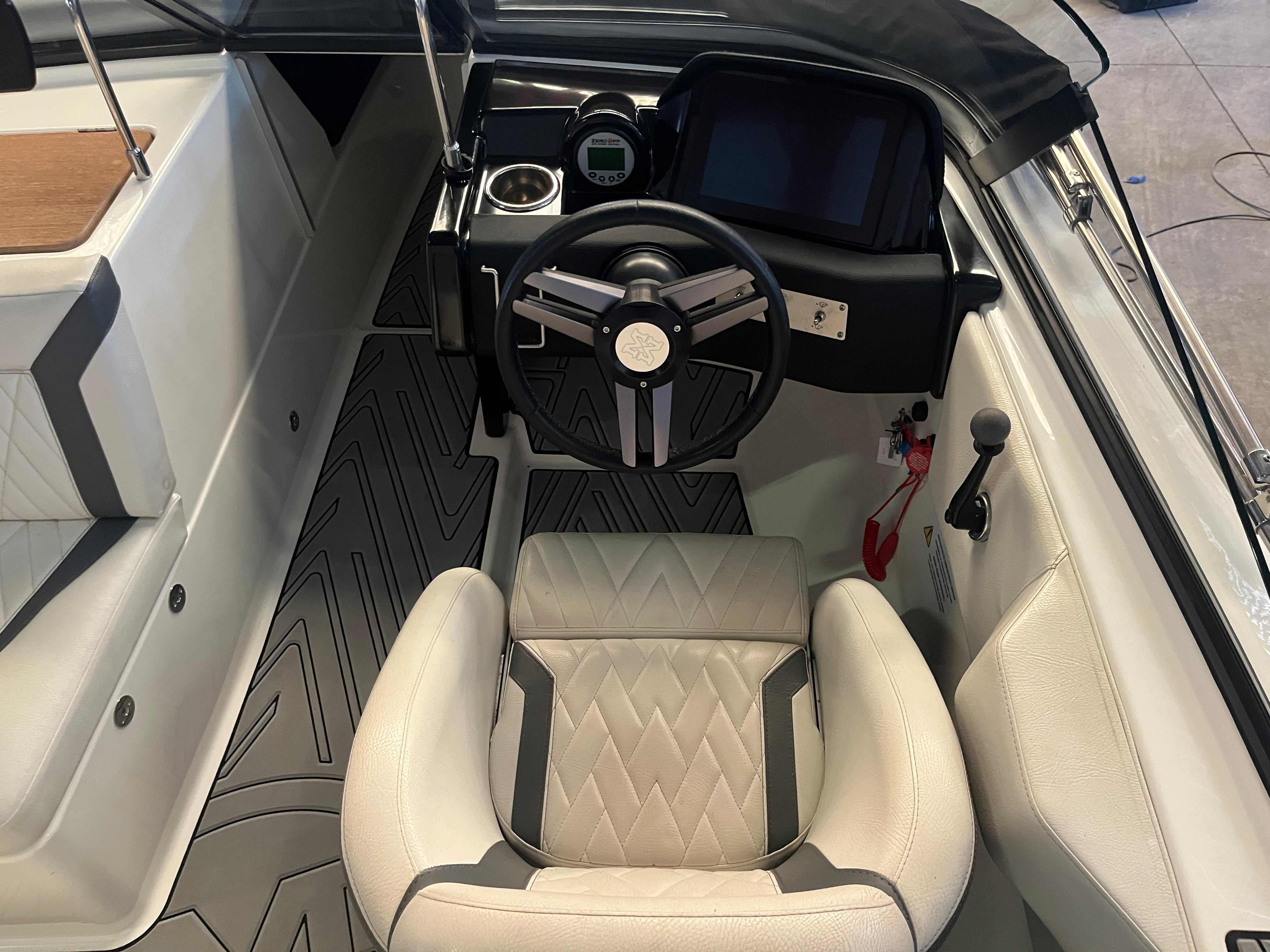 Човен для вейкбордингу та водних лиж Method Wake Ski 6.2 з 440 к.с. RED