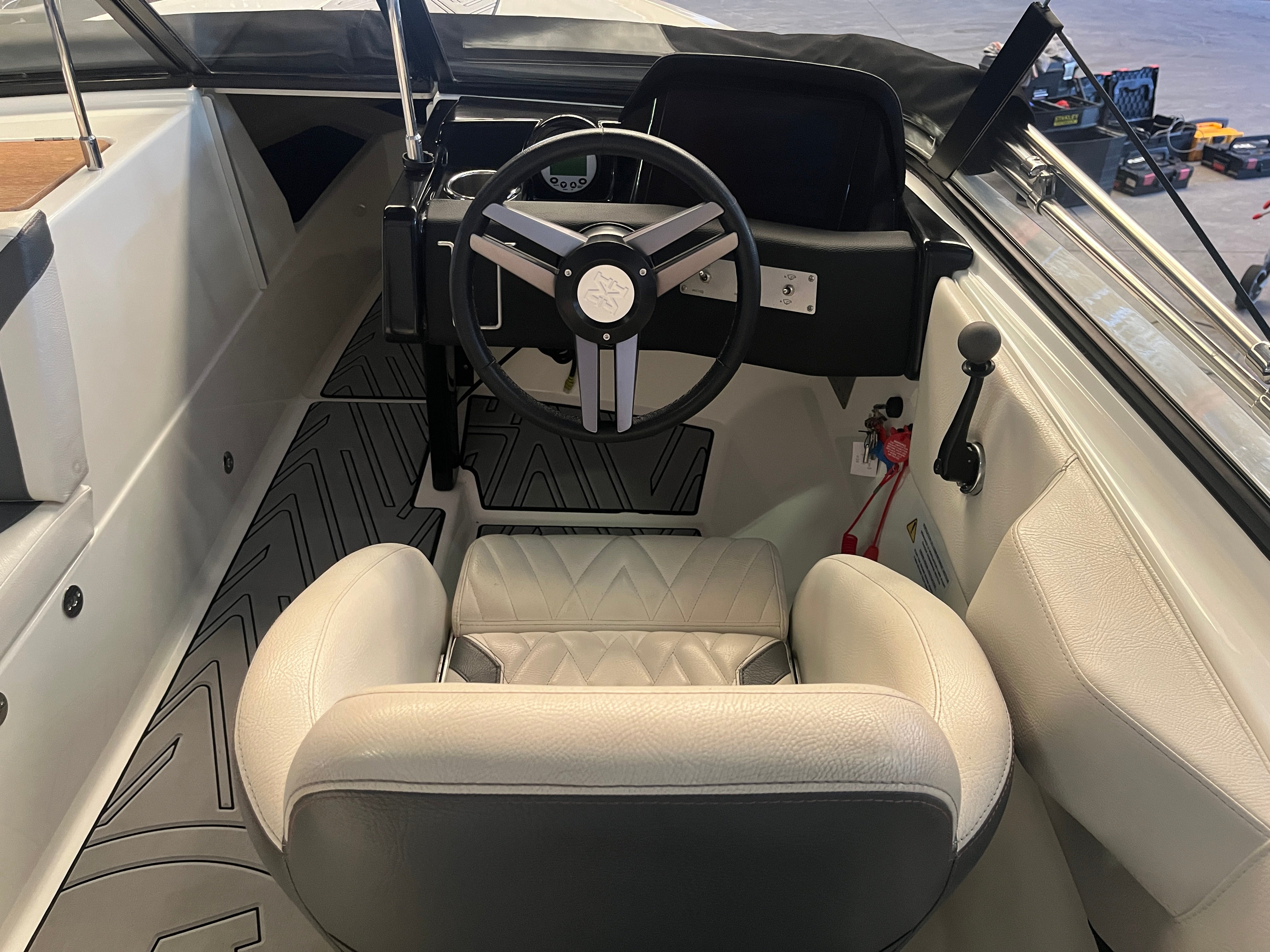 Човен для вейкбордингу та водних лиж Method Wake Ski 6.2 з 440 к.с. RED