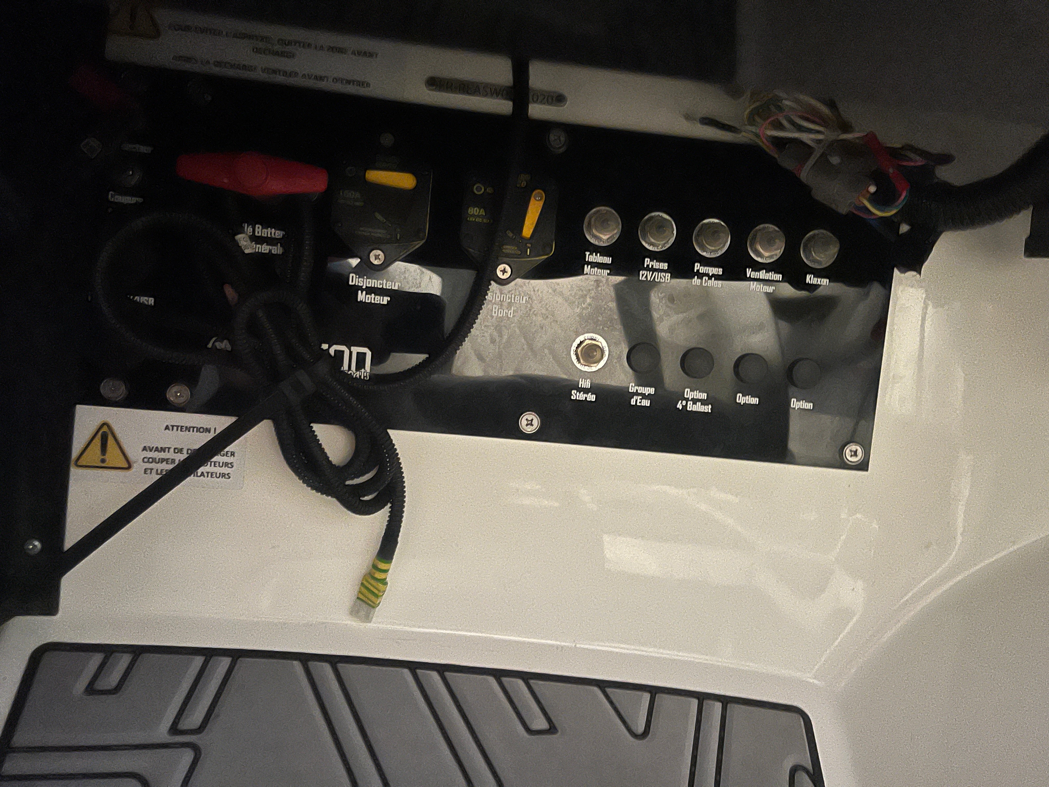 Човен для вейкбордингу та водних лиж Method Wake Ski 6.2 з 440 к.с. RED