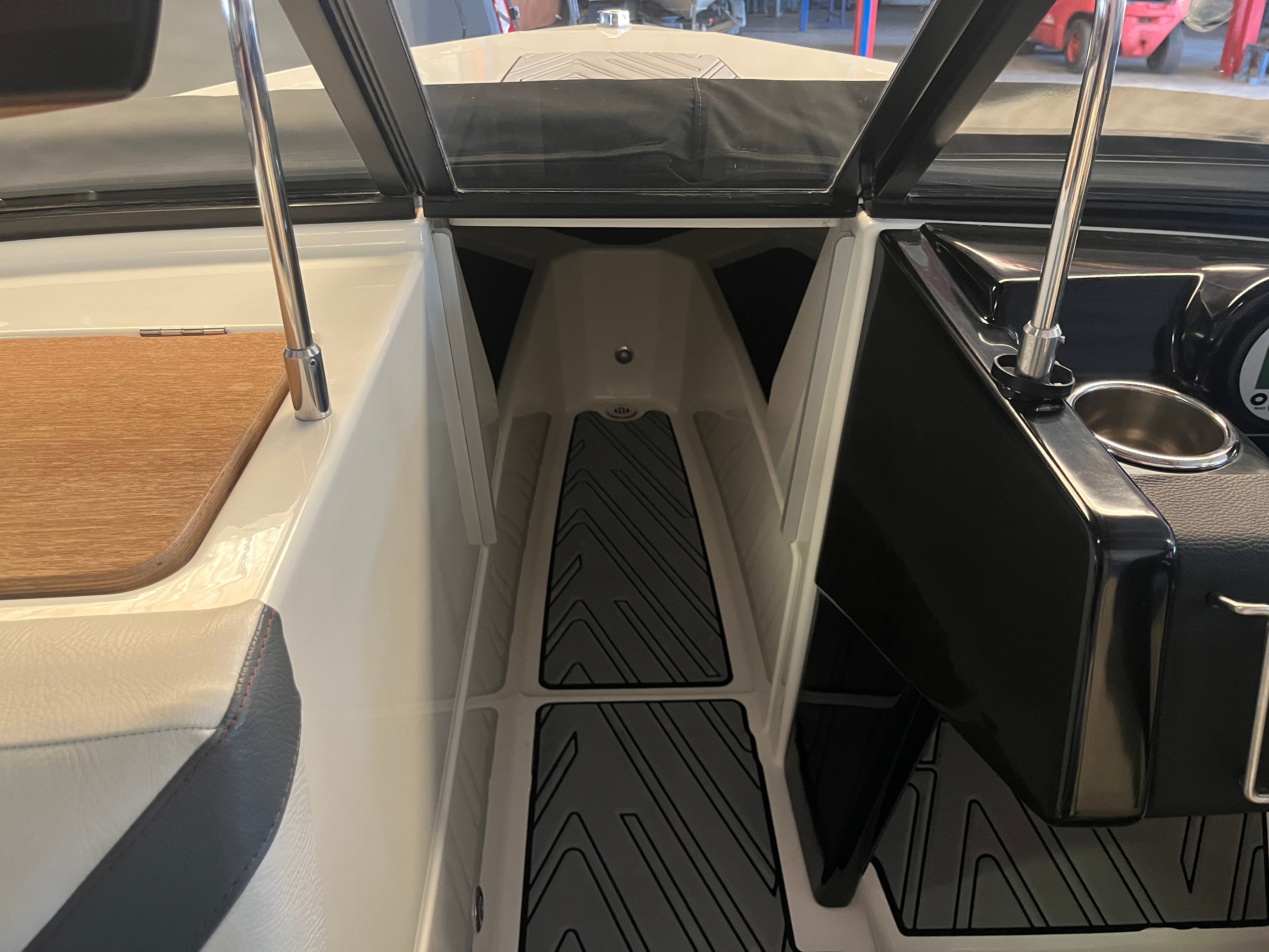 Човен для вейкбордингу та водних лиж Method Wake Ski 6.2 з 440 к.с. RED