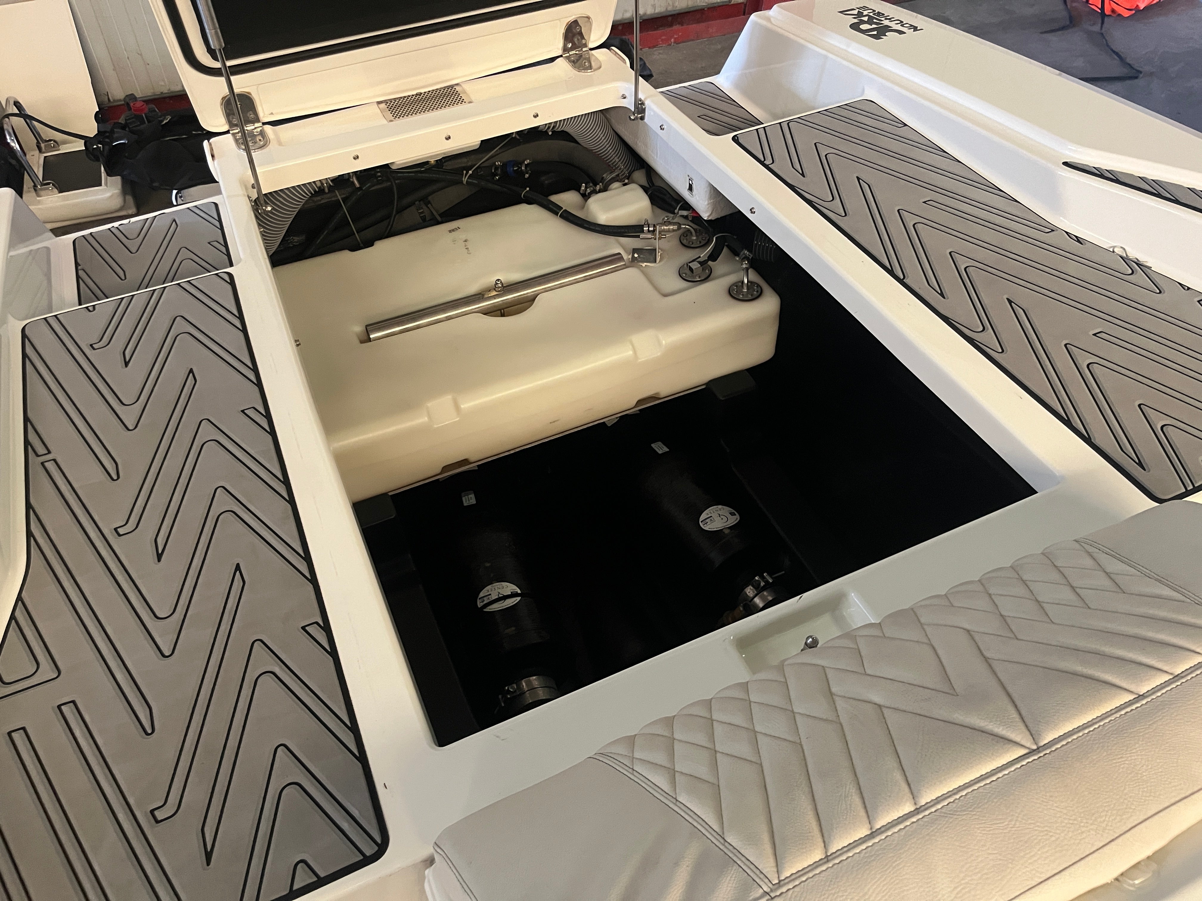 Човен для вейкбордингу та водних лиж Method Wake Ski 6.2 з 440 к.с. RED