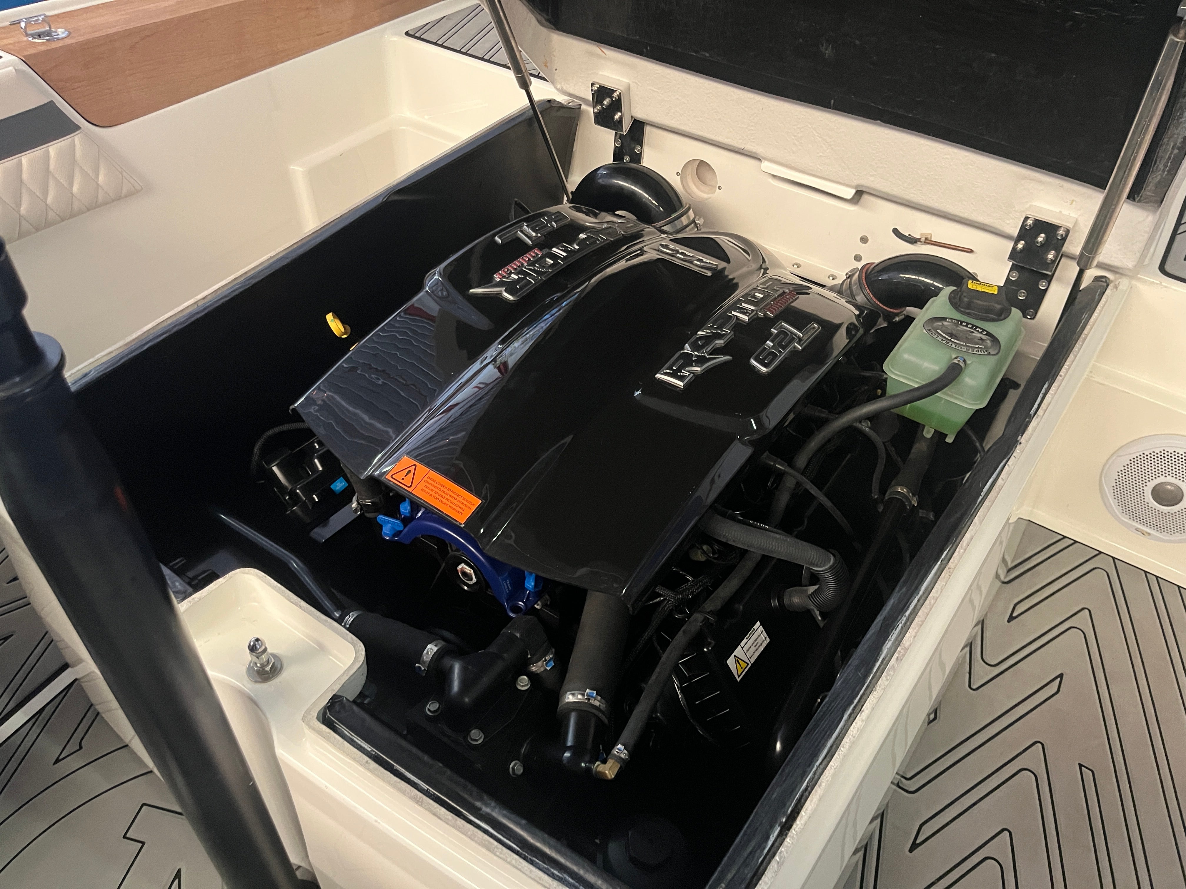 Човен для вейкбордингу та водних лиж Method Wake Ski 6.2 з 440 к.с. RED