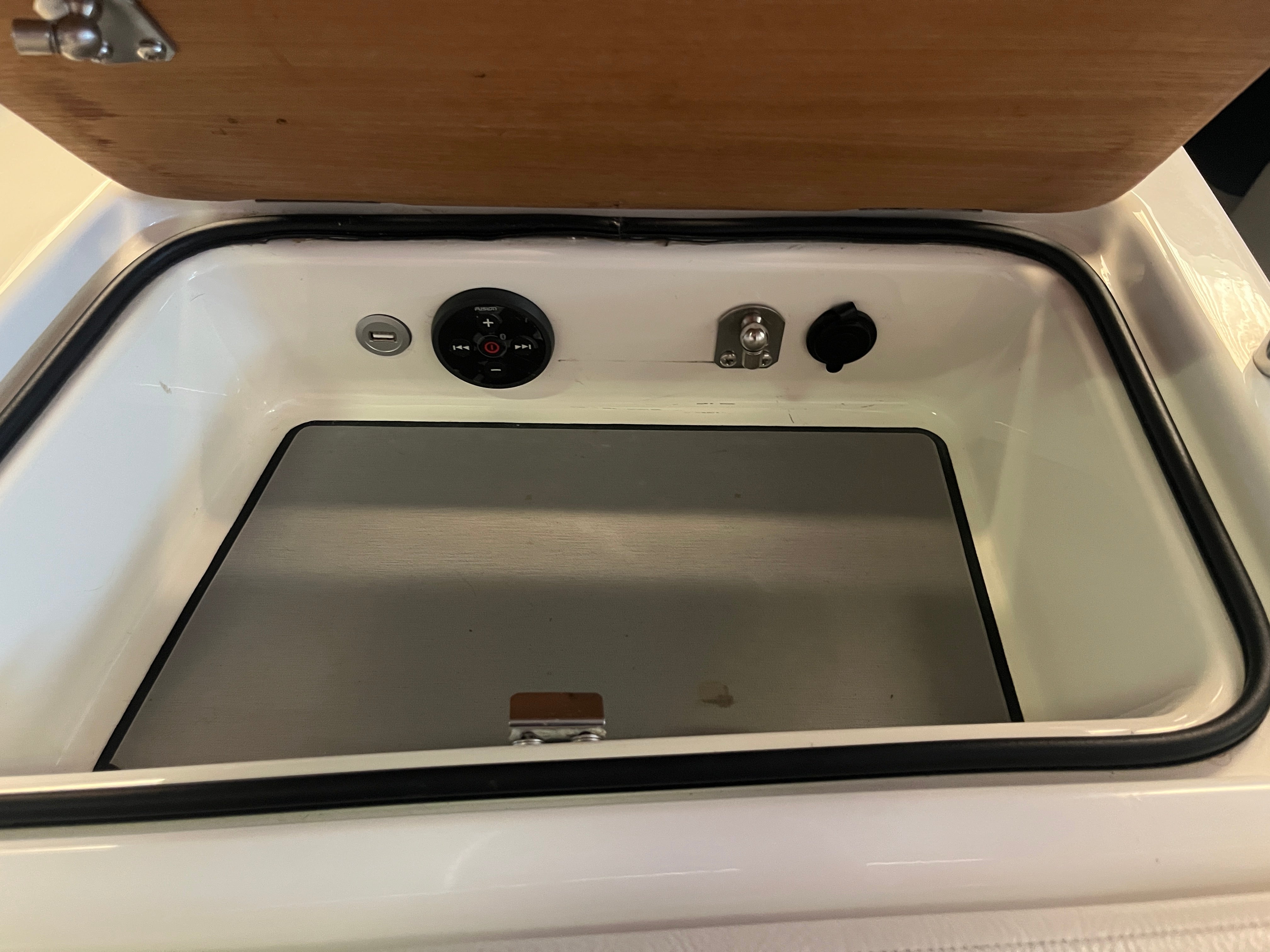 Човен для вейкбордингу та водних лиж Method Wake Ski 6.2 з 440 к.с. RED