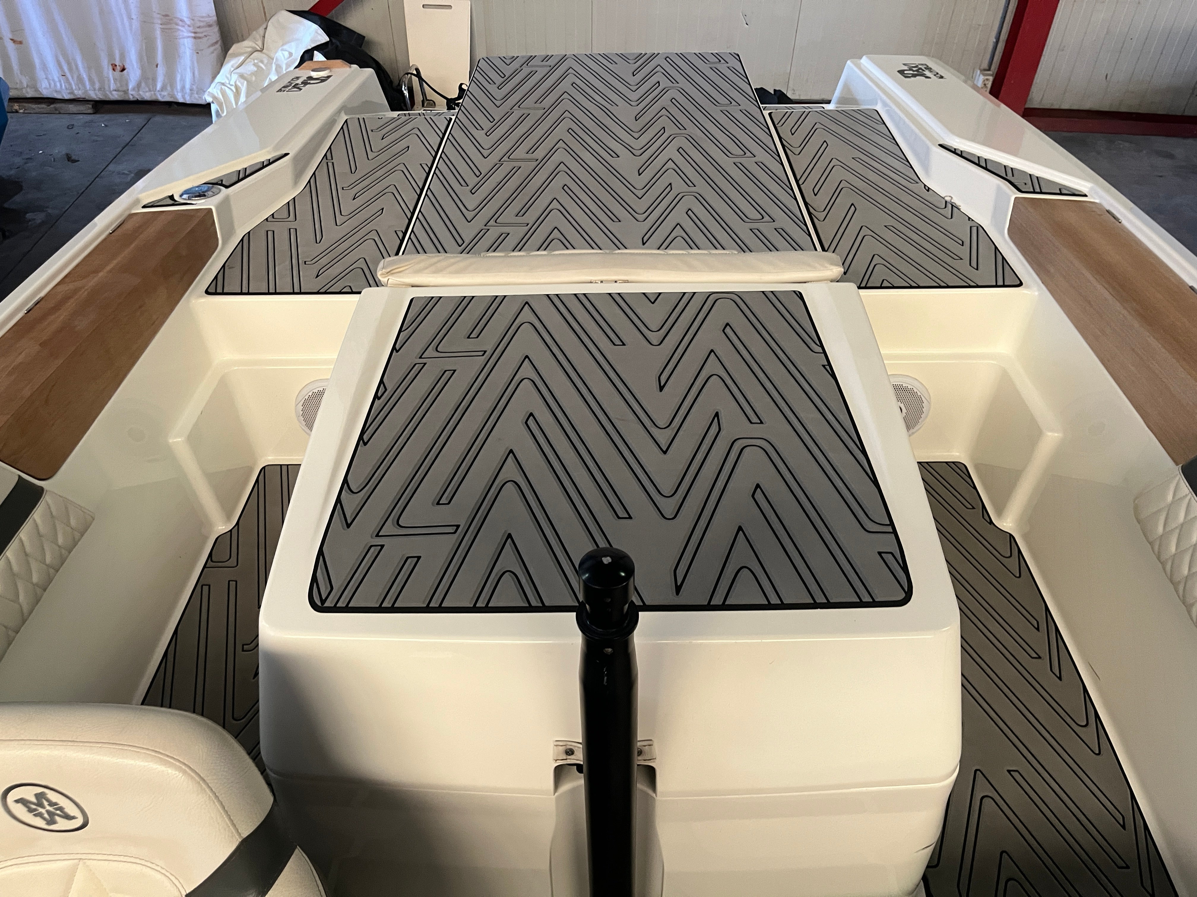 Човен для вейкбордингу та водних лиж Method Wake Ski 6.2 з 440 к.с. RED