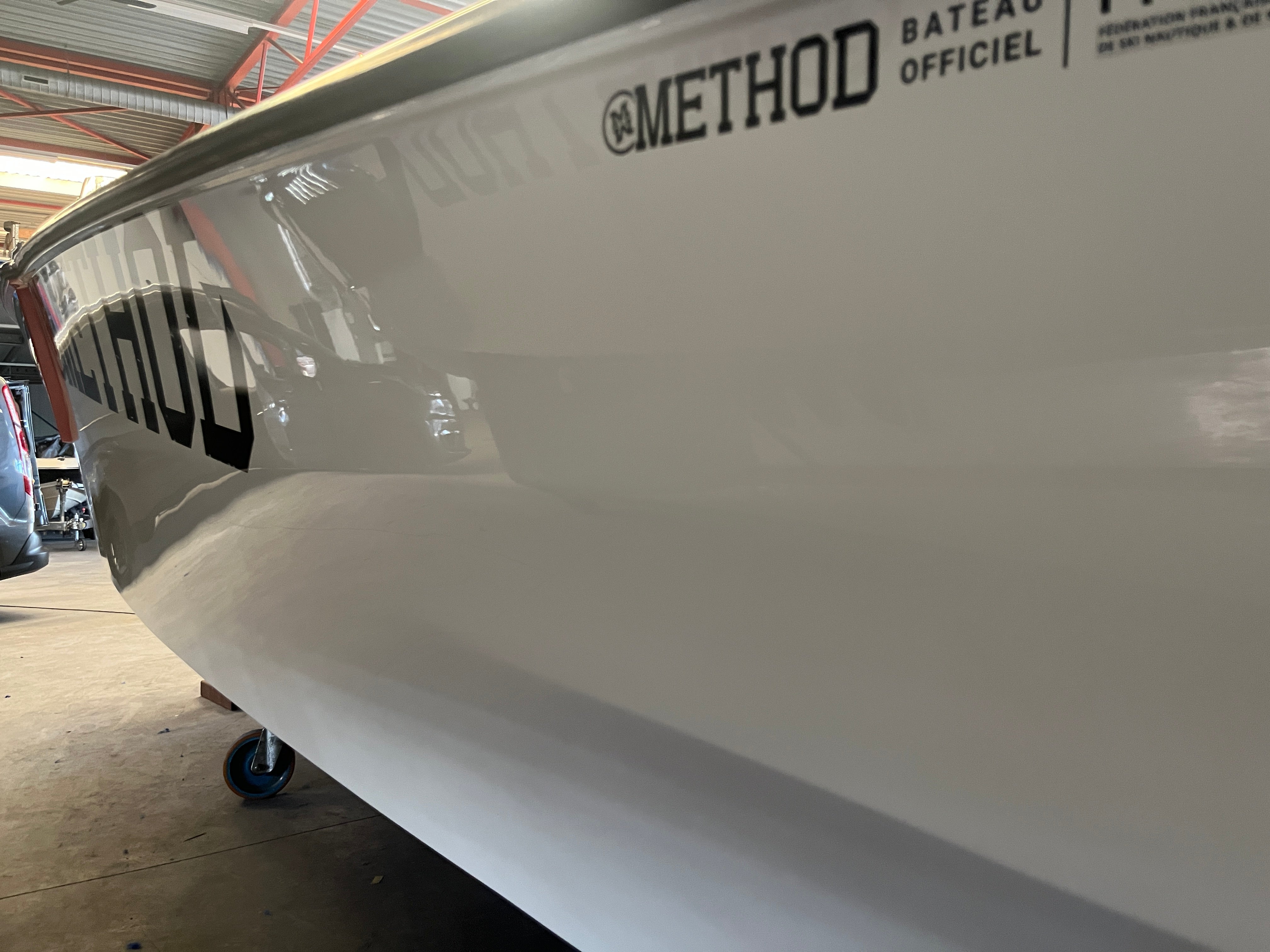 Човен для вейкбордингу та водних лиж Method Wake Ski 6.2 з 440 к.с. RED