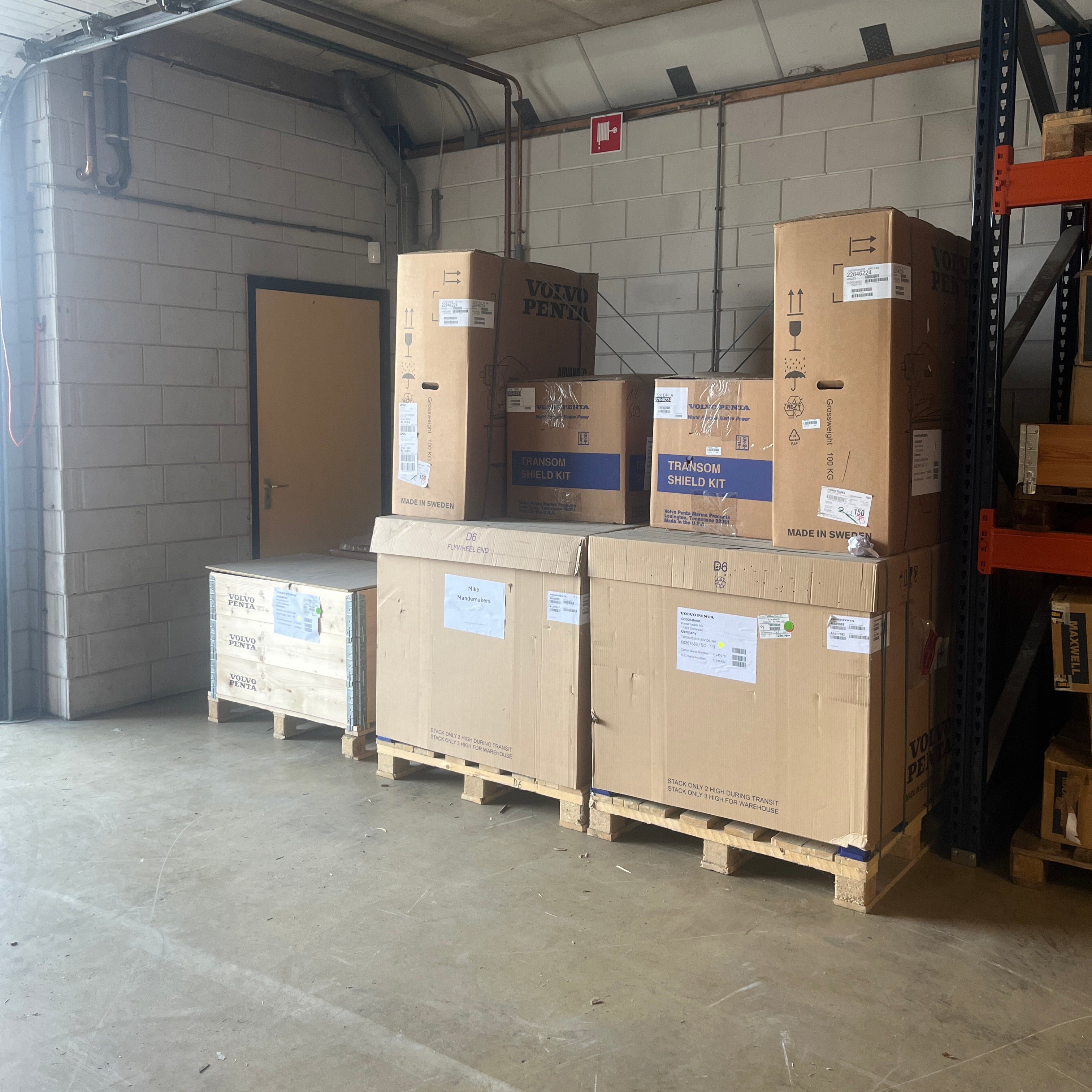 Новий комплект двигуна Volvo Penta D6-340 з двійним приводом DPI та трансом