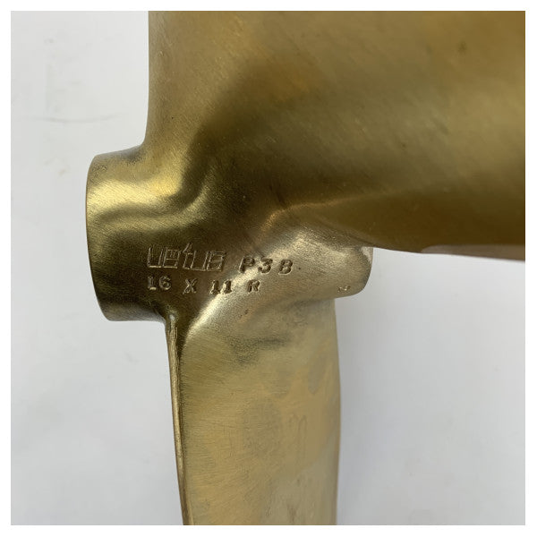 Vetus P3B16X11R 3ブレード 16 x 11インチ RH 30 mm プロペラ