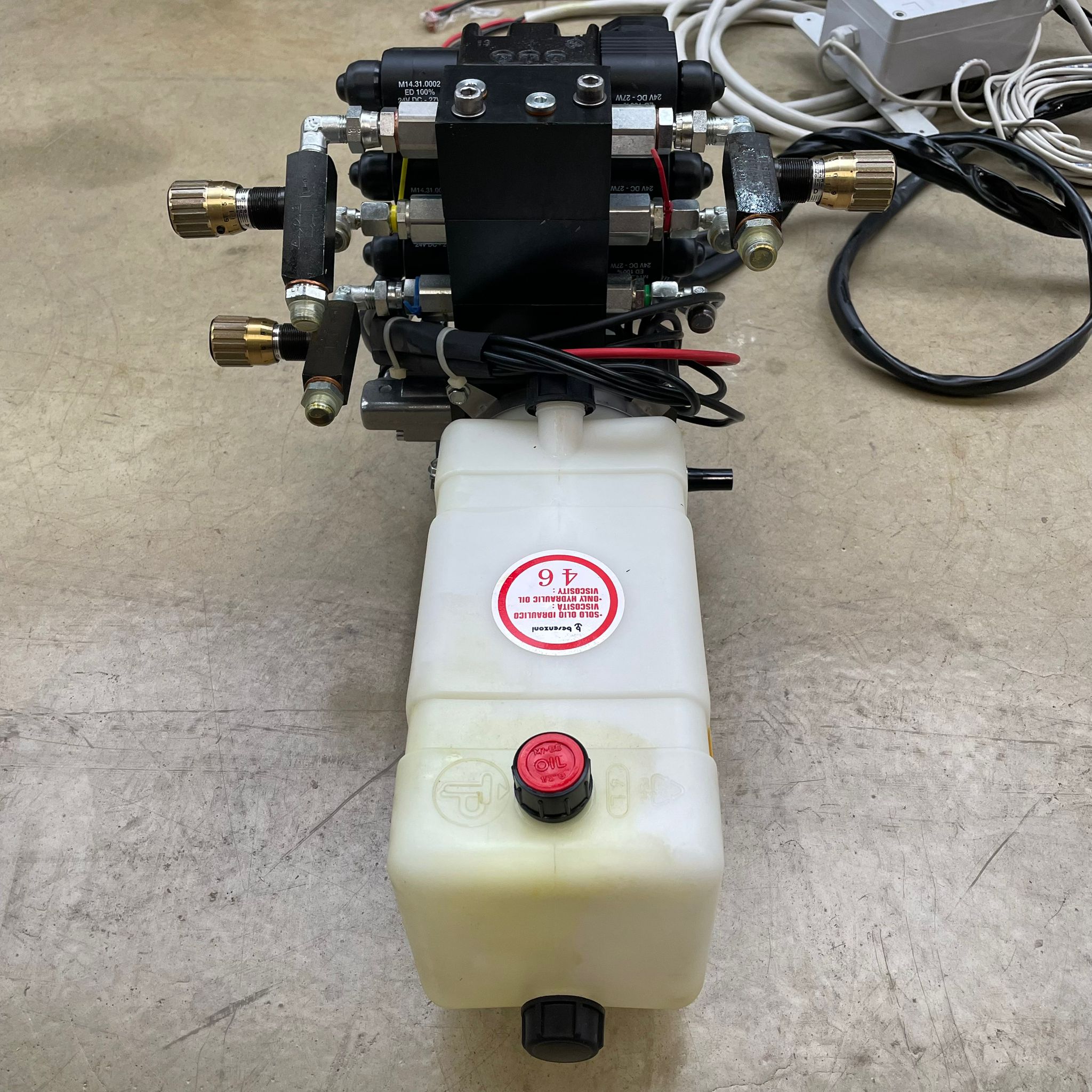 ベゼンゾーニ6ファンクション24V油圧パワーパックキット(リモートコントロール付